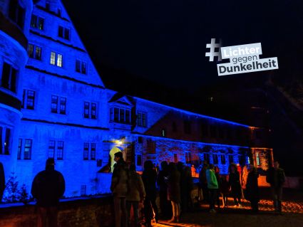Die Wewelsburg bei der Teilnahme des bundesweiten Beleuchtungsflashmob, zum Gedenken an den 27. Januar 1945. Foto: © Kreismuseum Wewelsburg Die Wewelsburg bei der Teilnahme des bundesweiten Beleuchtungsflashmob, zum Gedenken an den 27. Januar 1945. Foto: © Kreismuseum Wewelsburg